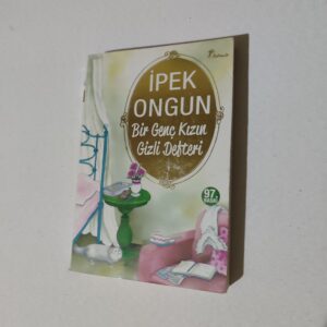 Bir Genç Kızın Gizli Defteri - İpek Ongun kitap kapağı