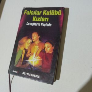 Falcılar Kulübü Kızları Cevapların Peşinde kitap kapağı görseli